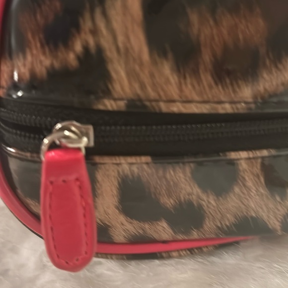 JESSICA SIMPSON MAKEUP/TOILETRY PATENT BAG - Picture 5 of 12